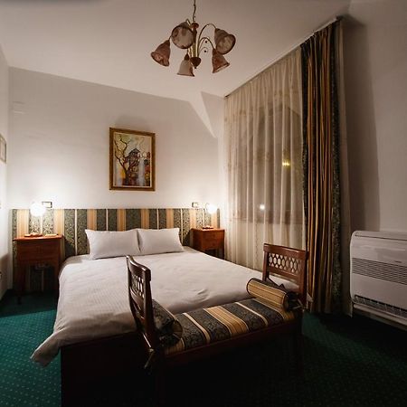 Casa 3 Guesthouse Oradea Exterior photo