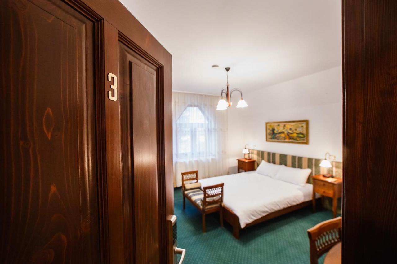 Casa 3 Guesthouse Oradea Exterior photo