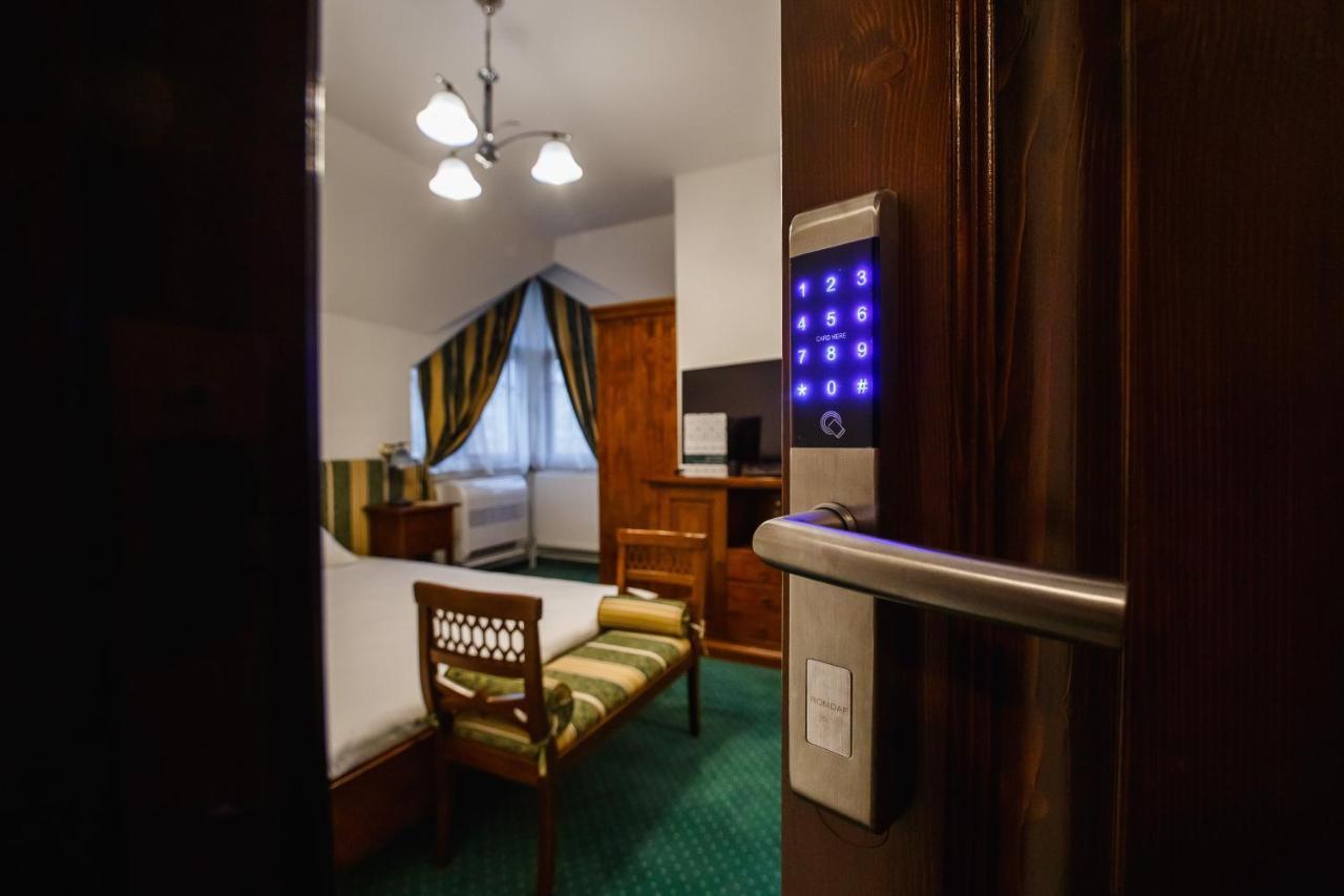 Casa 3 Guesthouse Oradea Exterior photo