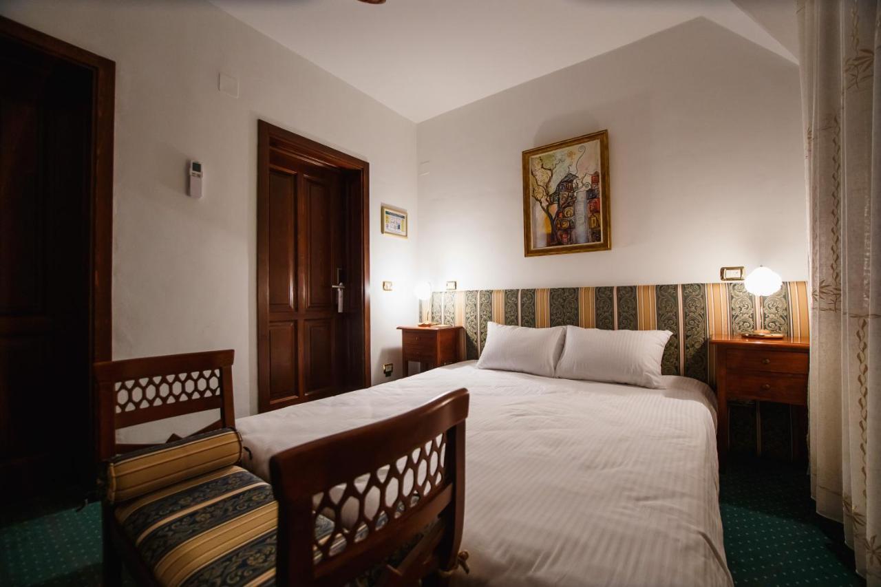 Casa 3 Guesthouse Oradea Exterior photo