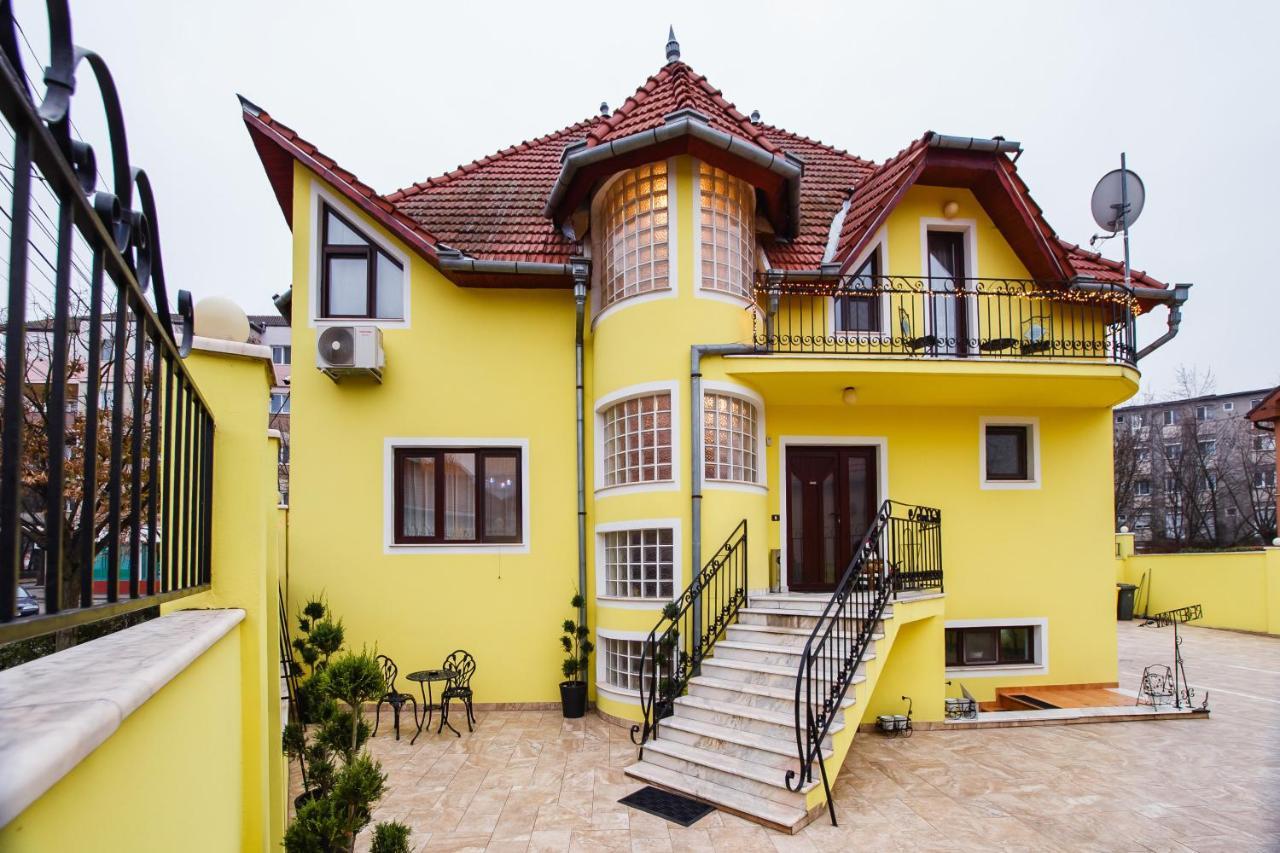 Casa 3 Guesthouse Oradea Exterior photo