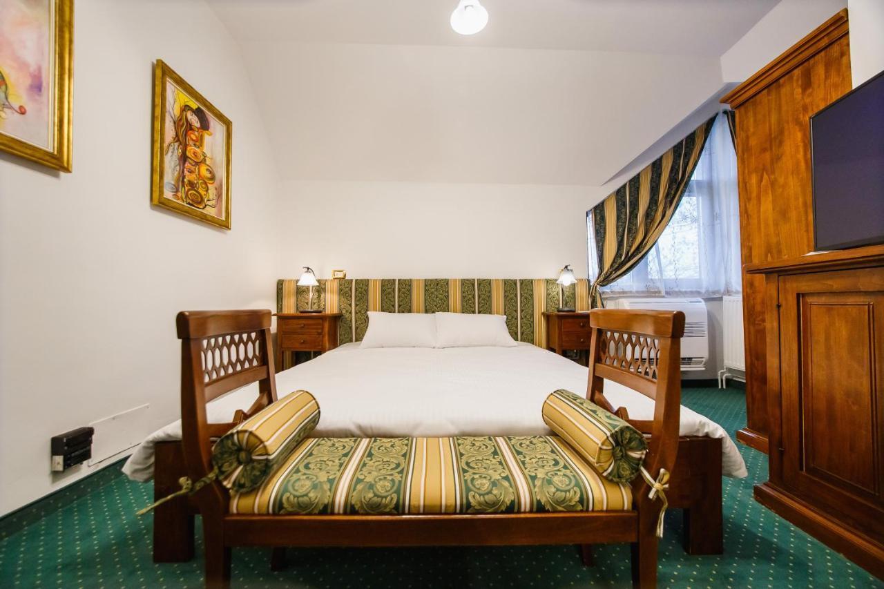 Casa 3 Guesthouse Oradea Exterior photo