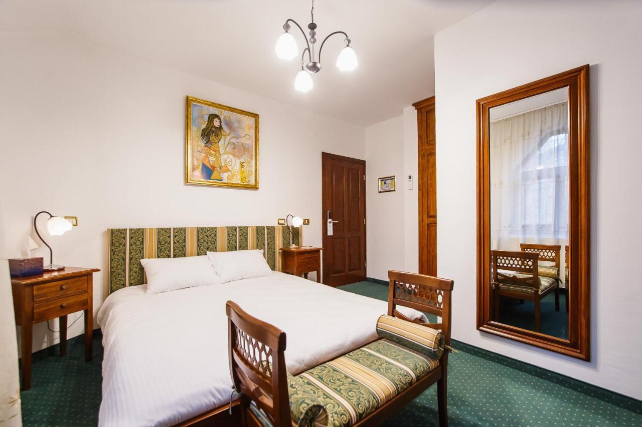 Casa 3 Guesthouse Oradea Exterior photo